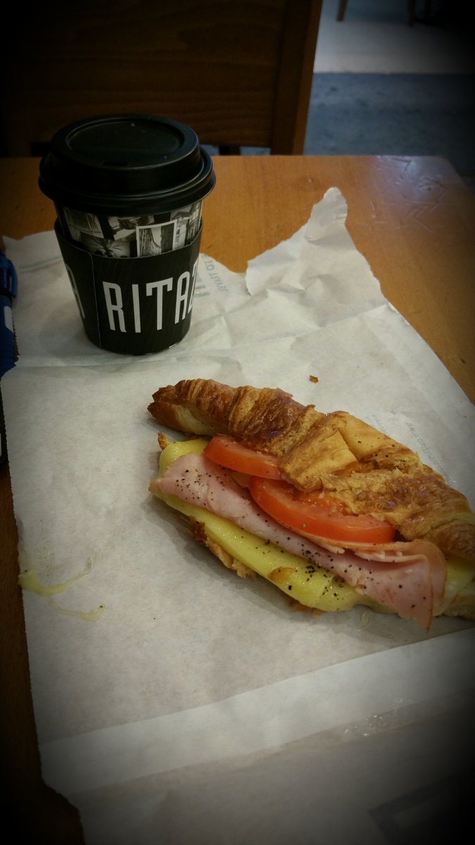 Rob2Country's tweet image. Comin' to get ya @MaddieandTae but first.. Breakfast! LoL 😁 #2CountryRadio #TalkingToThoseGirlsInACountrySong