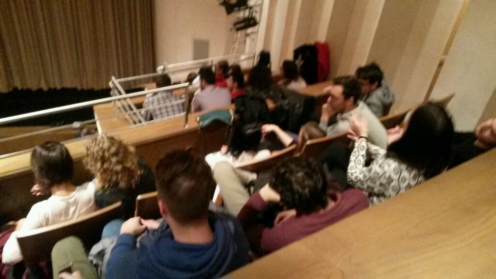 RobertoCovaz's tweet photo. #Mattarella #fvg studenti in attesa del presidente Mattarella al teatro verdi di Gorizia https://t.co/jDMsOrSOhG