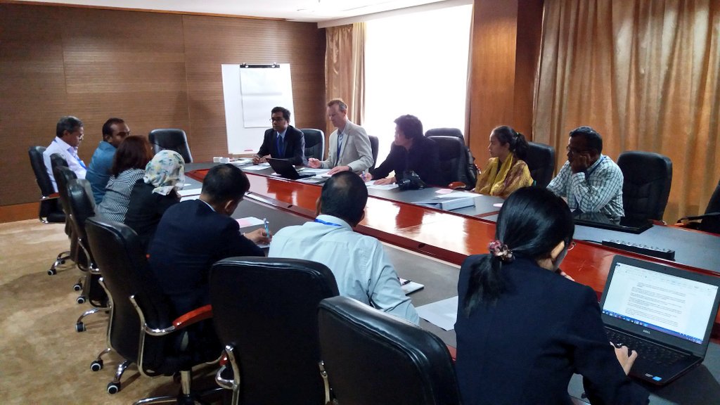 hmirfanullah's tweet photo. Groups discuss #GCF funding opportunity at #RSC13. @GCF_News @IUCNAsia https://t.co/q2sDdbN3mT