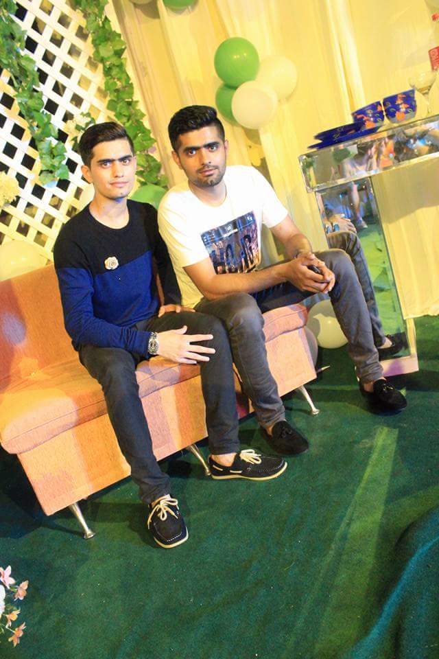 BabarAzamFC's tweet photo. @babarazam258 with Bro Safeer Azzm https://t.co/JvUS66aE0b