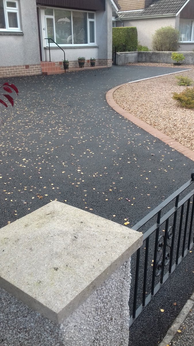 JRDonaldLtd's tweet photo. This new Aberdeen driveway is looking very autumnal with scattering of silver birch leaves #driveway #tarmac #Autumn https://t.co/tef9rRRypf