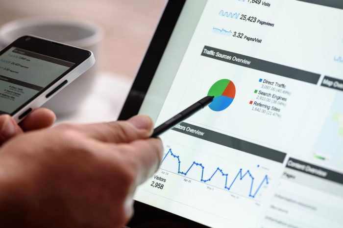 ConsulenzaSM's tweet photo. Come analizzare i competitor sui #SocialMedia: guida utile per fare la differenza https://t.co/T5dAx8FTts ✔ 😉 https://t.co/g82MNFWPEH