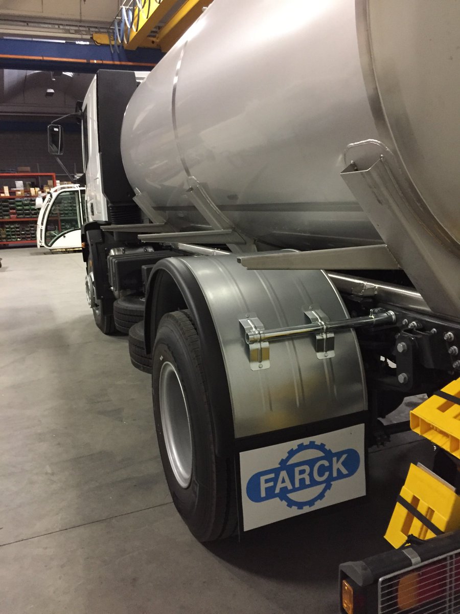 TeknoGRC's tweet photo. TeknoGRC per Farck Spa. Allestimento di 25 camion per trasporto idrico in Iraq.
#TeknoGRC #Farck #Iraq #lovethiswork https://t.co/Xw76WZPbKo