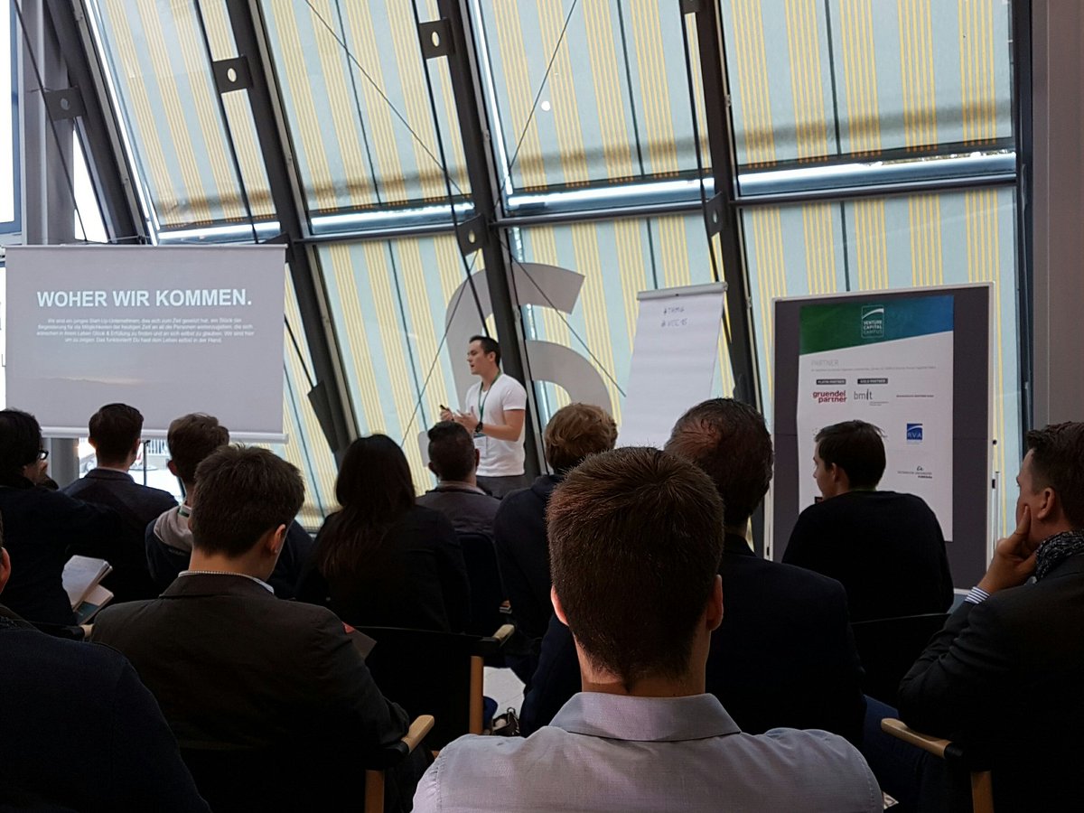 trademissionmia's tweet photo. Emotionale Einführung in eine Gründung...Paul präsentiert findyourpeak.de #vcc16 #Gründer #motivation https://t.co/PZB8p77uVO