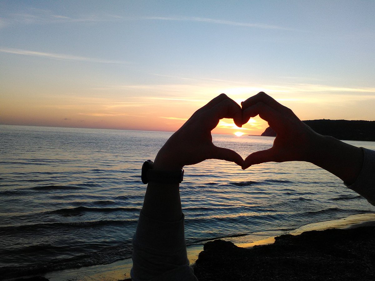 Cicadamarathon's tweet photo. KEFALONIA SUNSET AT TURTLE BEACH https://t.co/APk5OvqA0s