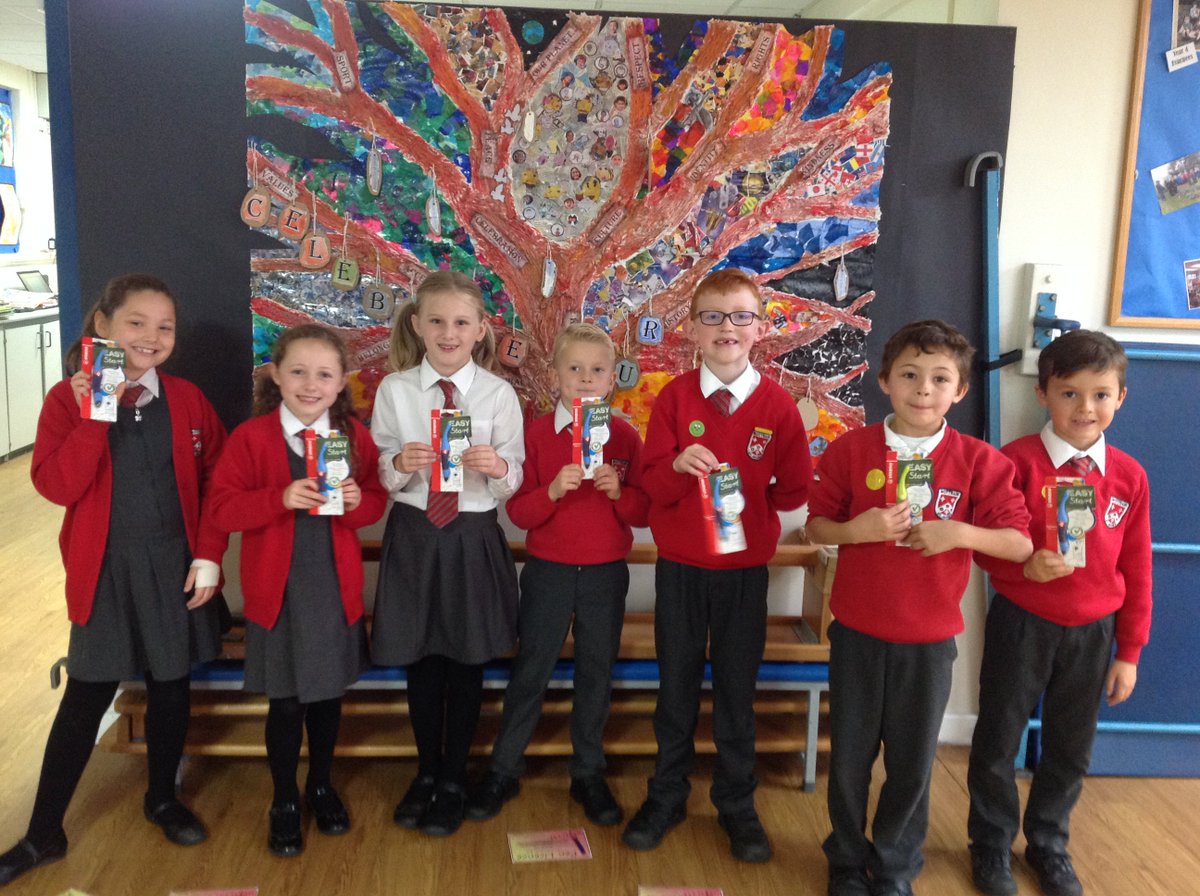 Mottram_Academy's tweet image. Congratulations to our first group of children to receive their pen licences! 🖋😀. More to follow soon as everyone is trying so hard!