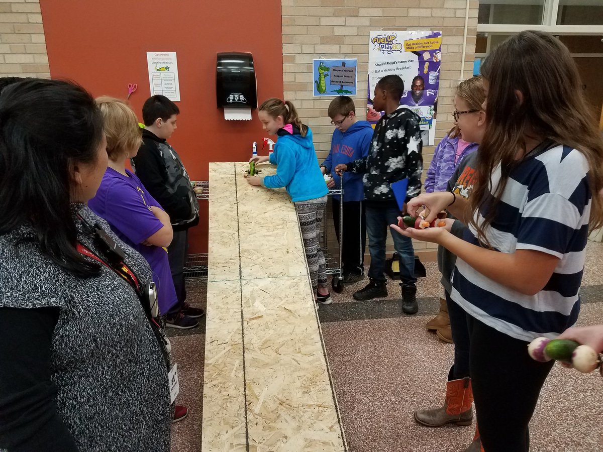 PrincipalFrench's tweet photo. 6th grade #GatewoodGators testing out their edible go-carts! Looks like fun @GW_Nicholls! https://t.co/8Vqp6yLJZT