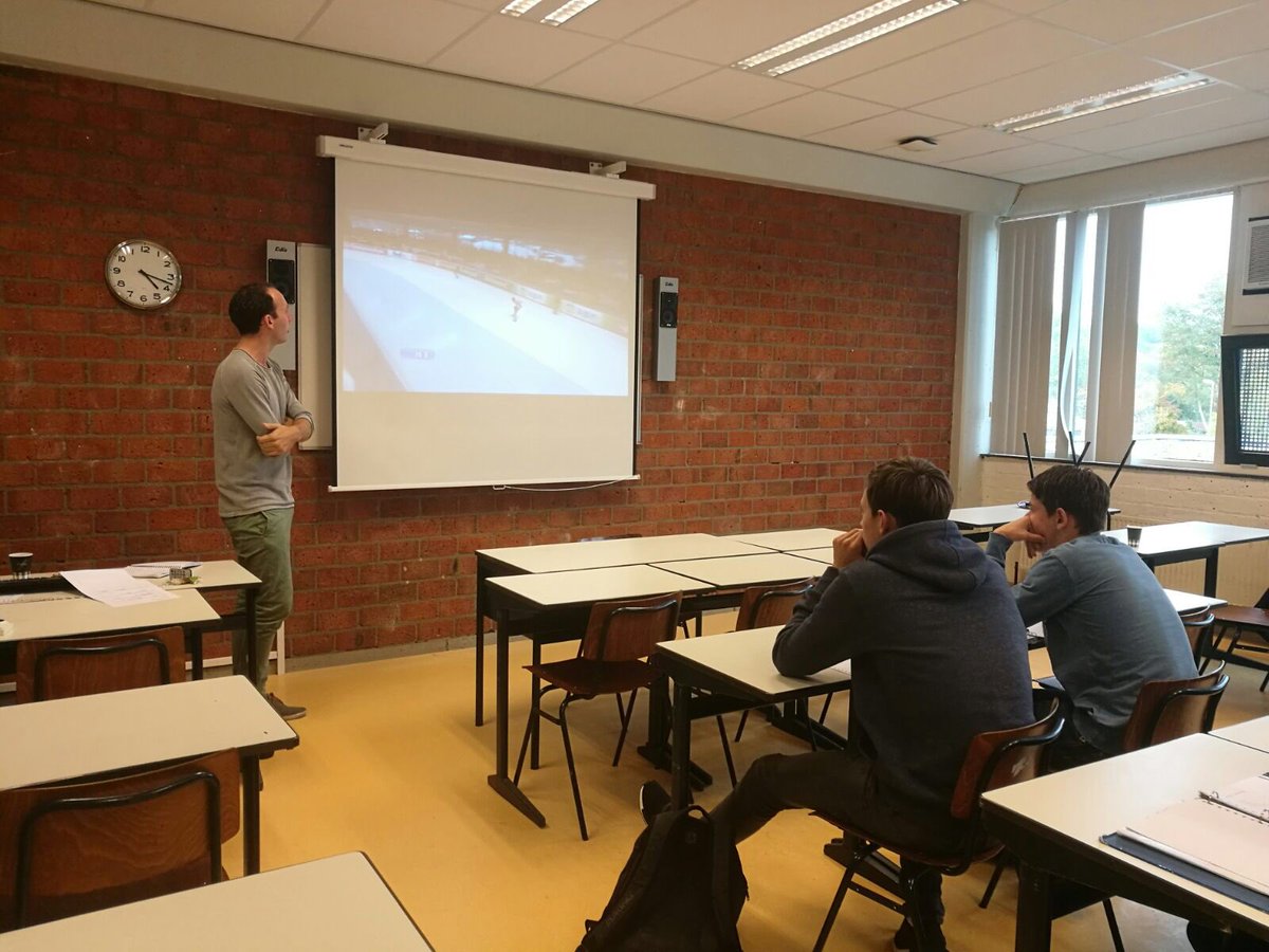 iSkaters's tweet photo. Workshop over raceplannen van @MartintenHove van @teamplantina aan de Rookies van de @APPMnl Schaatsacademie #kennisuitwisseling #iSkate https://t.co/BXJV1uwHKK