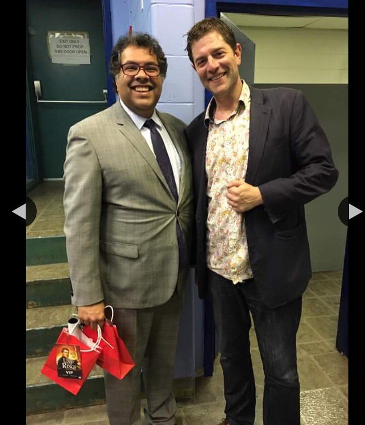 PumphouseYYC's tweet photo. When @nenshi takes a trip to Middle Earth, you know #yyc loves #OneManLOTR. Only three shows left! #yycarts https://t.co/GlzPN2wc7K