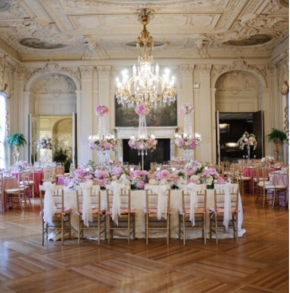 somethingfab's tweet image. Happy #WeddingWednesday from one of our favorite weddings to date that we got to design in Newport, Rhode Island 💕