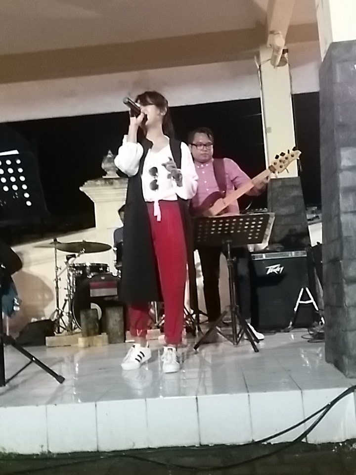 Vallentine Dunam - Akhiri Dengan Indah ( Jikustik ) on stage #jogjakalaitu