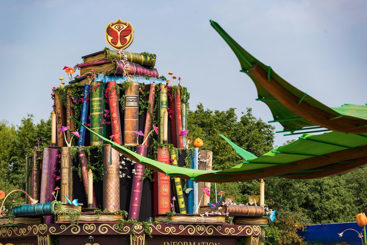 tomorrowland's tweet photo. A true story never ends... #Tomorrowland https://t.co/5ql8gqbFxU