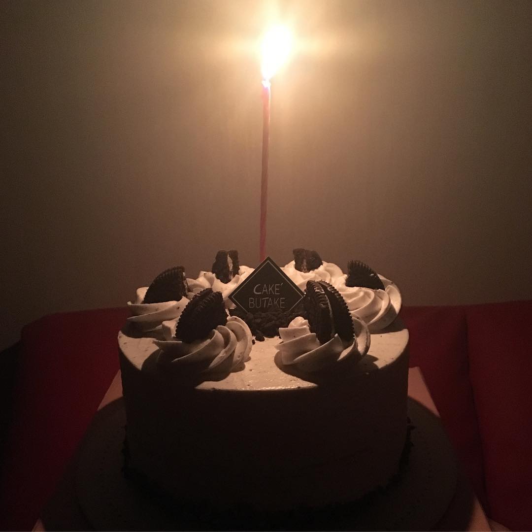192YJ's tweet photo. 케잌을 좋아하는 탓에 생일이 아닌 날이여도 가끔 케이크 먹는 이상한 날 위해 케이크 똬악 감동😍 #촛불은#그냥#괜히 https://t.co/ePjALi4OQl