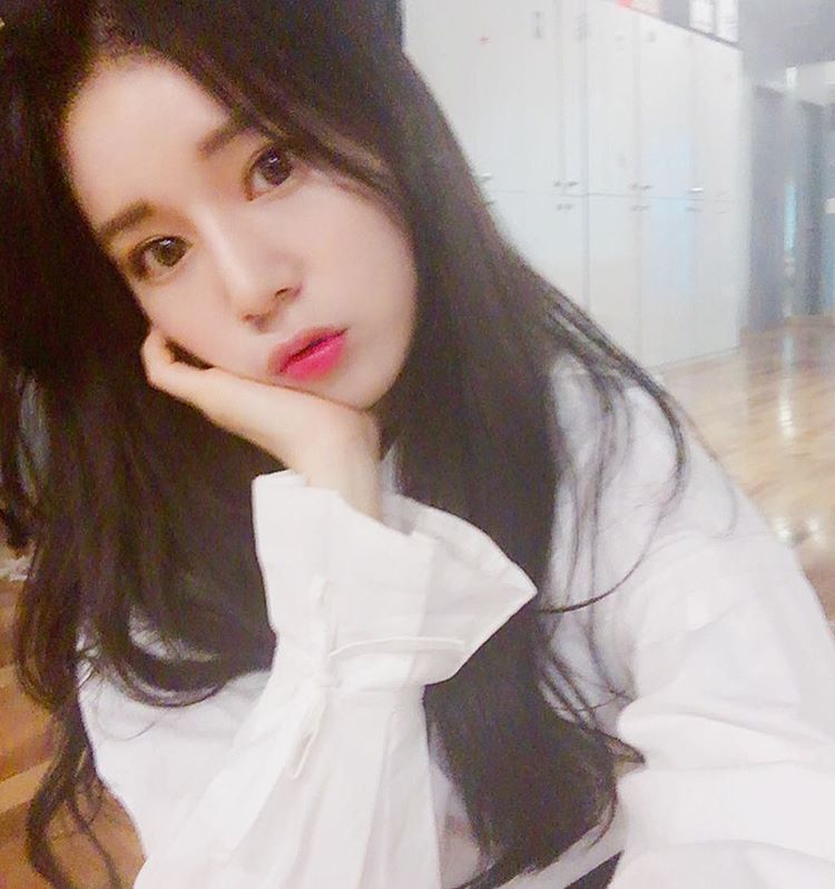 192YJ's tweet photo. 😘우 👄 https://t.co/CDWWuIfypz