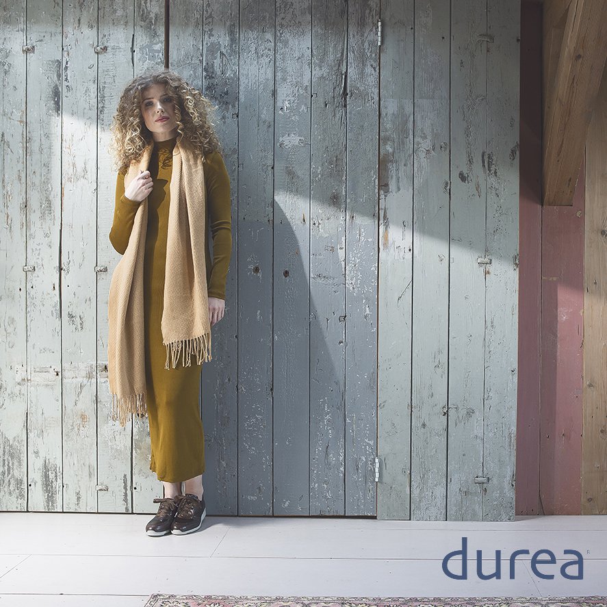 Durea model 6167. Beschikbaar in 4 wijdtematen, 4 kleur/materiaal varianten en met een uitneembaar voetbed. --> bit.ly/Durea6167