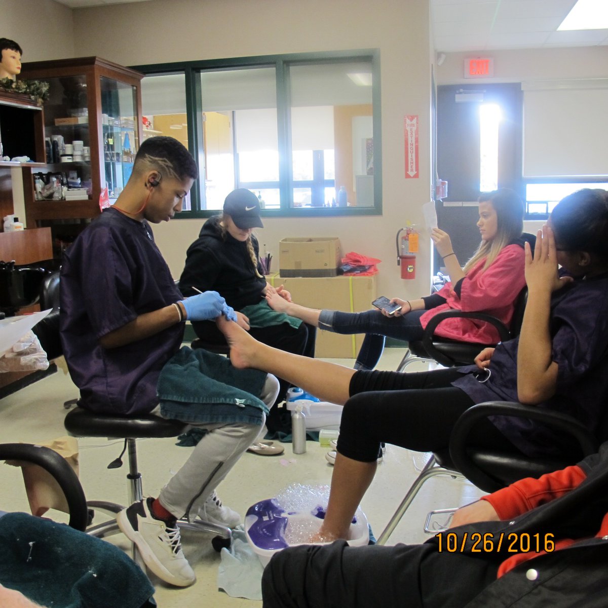 mbeswick1's tweet photo. Having fun while learning a skill in Cosmetology...#gvboces https://t.co/OCYqSJHxTp