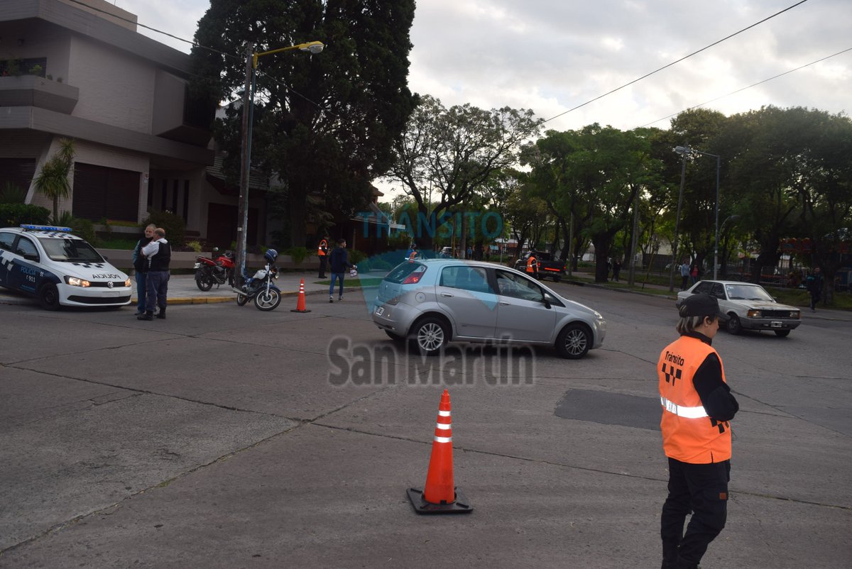 TransitoSMartin's tweet photo. Operativo de control vehicular en las calles Leandro.N.Alem y Arenales. 24/10/2016 https://t.co/JoipOJVudF