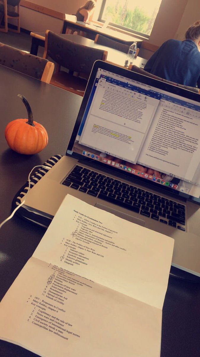juliagruppuso's tweet photo. A little fall to get me thru endless hours in the library @kazetapi https://t.co/tgkB6XVudj