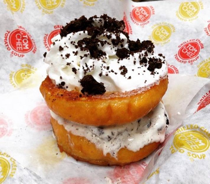 Gofecha's tweet image. Beat the 3 o'clock blues with a Cookies &amp;amp; Cream Grilled Cheese Donut from Tom + Chee Kennesaw! #gofecha