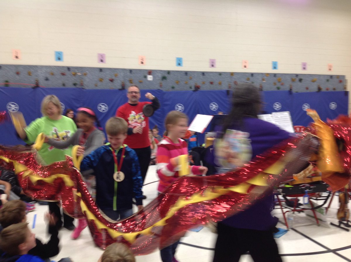 KaczorsThinkers's tweet photo. Learning &amp; fun w the Troubadour!! @SyringDragons @swartz_creek https://t.co/JtjOpnikkC