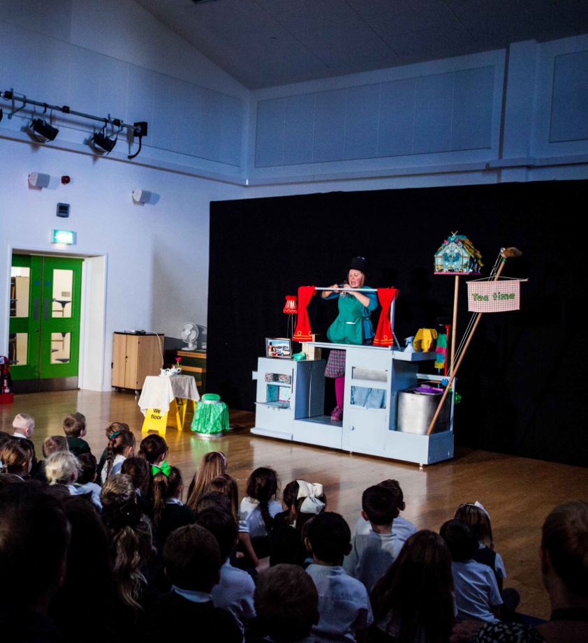 TakeOffFestival's tweet photo. We loved watching Mavis Sparkle as part of #takeoff2016 thank you @M6Theatre https://t.co/ffCjuRKyLS