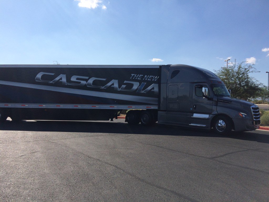 Side view of the #NewCascadia #AeroPackage #Freightliner