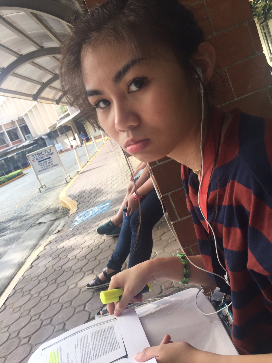 kjpurneII's tweet photo. "english bes, di ko na kaya" #freshieproblems https://t.co/QdFwPX4hWL