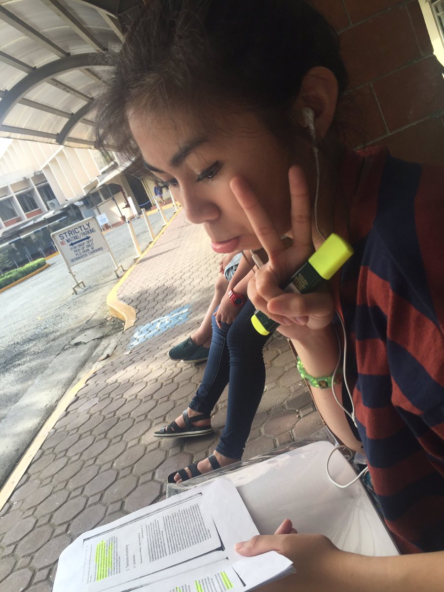 kjpurneII's tweet photo. "english bes, di ko na kaya" #freshieproblems https://t.co/QdFwPX4hWL