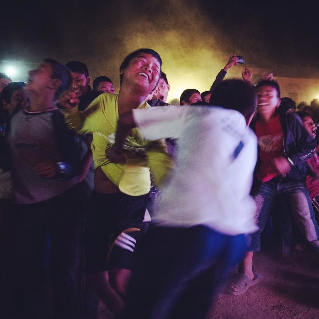 samreinders's tweet photo. This. Just this.  #Bungamati #photoktm #dancinginthedust https://t.co/rZ9dMIATWt https://t.co/nTJ2AS7cQA