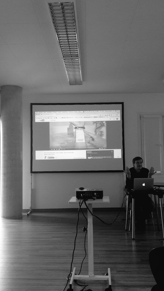 redaktion_live's tweet photo. Erkennt fakes! Und das wars von @tenseapplewar beim Workshop "Bewegtbilder verifizieren." #SCDay16 https://t.co/HbZrEdWsIh
