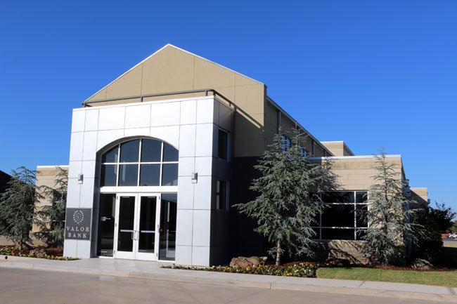 Our BOTW (Business of the Week) is Valor Bank! Learn more about how banking is in the family for CEO Josh Litsch. bit.ly/2eRy7qP