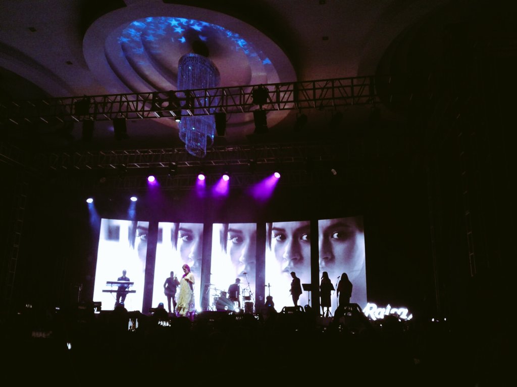 eleveniaID's tweet photo. Lagu penutup dr @raisa6690 yg udah ditunggu-tunggu sama @yourRAISA &amp; @yourRAISA_Solo Kali Kedua! Yuk nyanyi bareng! https://t.co/6LIN9kd8tq