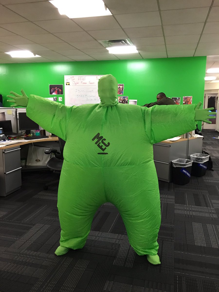 mc_barker1's tweet photo. This has to win the prize for wearing corporate colors for #spiritweek2016 @MECideas https://t.co/c8eTEKt9WO