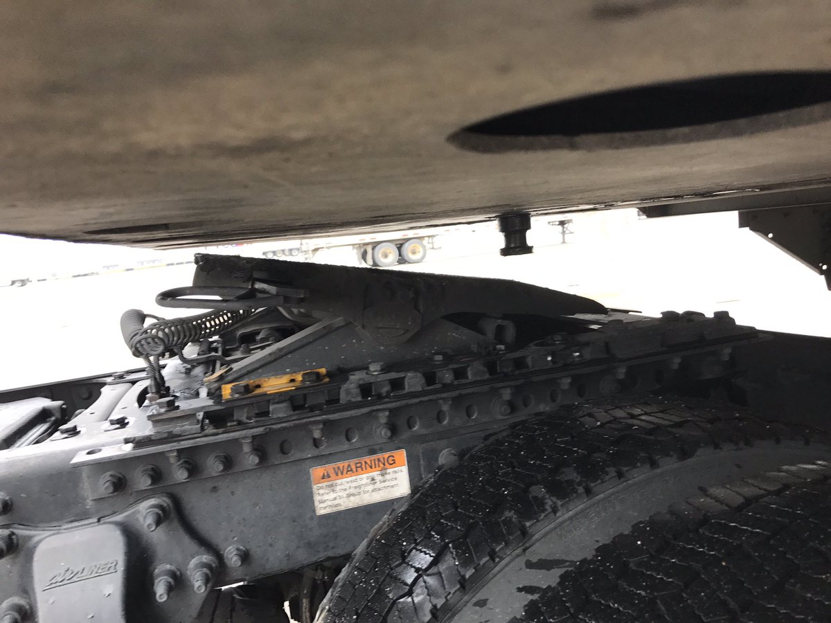 roogie's tweet image. Tip of the day: Always check 5th wheel height when hooking to a trailer! #highhook #pretrip #5thwheel #safety