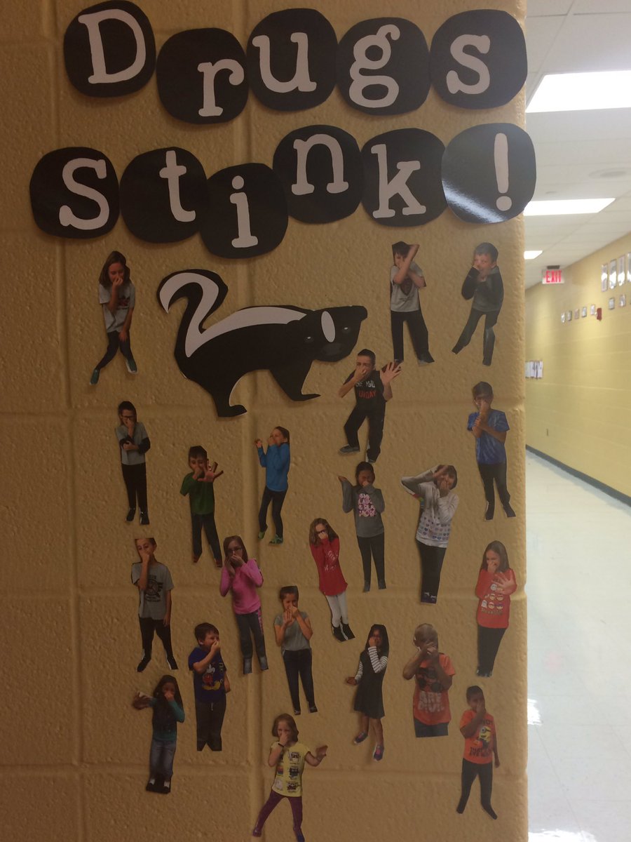 missgallagher03's tweet photo. Red Ribbon Week https://t.co/mxmhcFAC6p