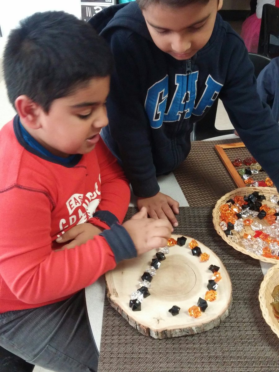 MissABlake's tweet image. We are having lots of fun making patterns! #lynxpodlm #lvmath