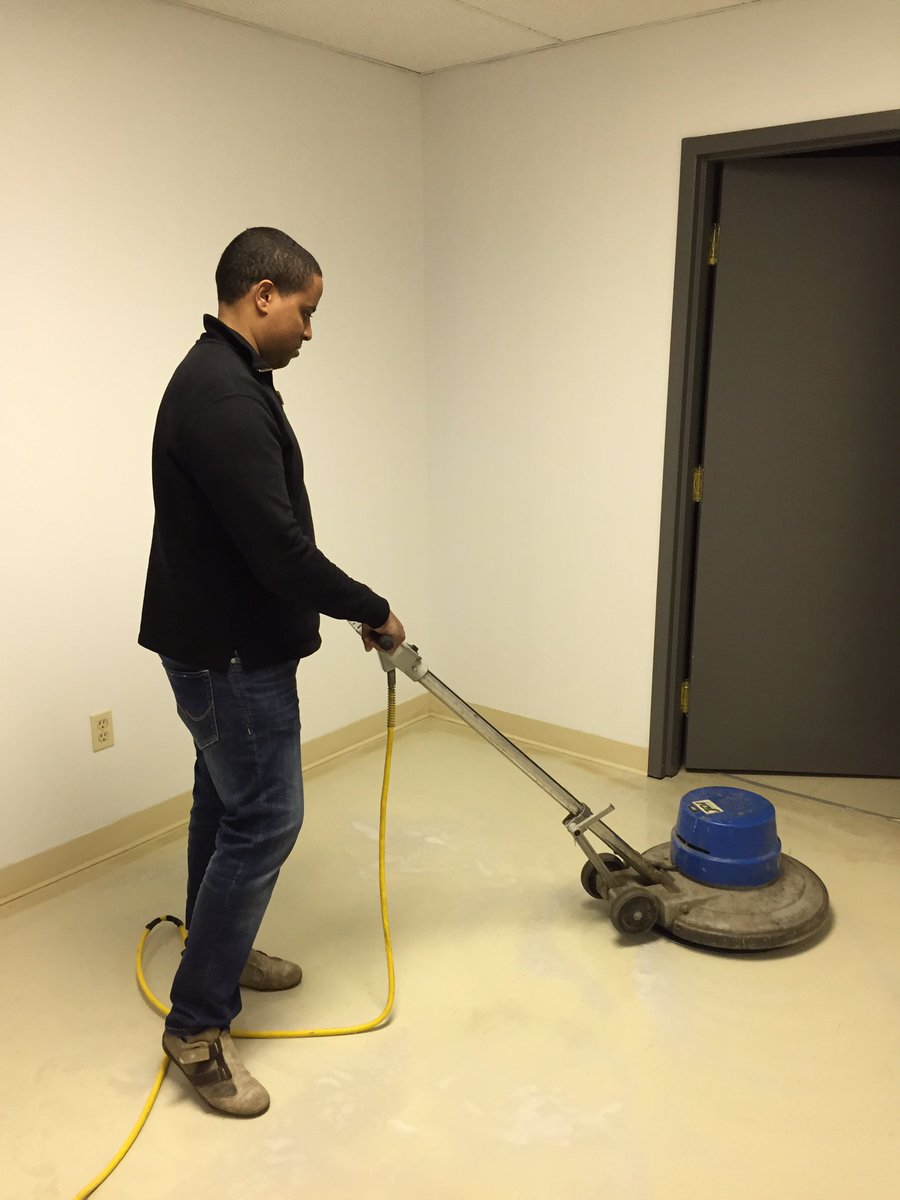 RealiCleaners's tweet photo. Stopped by to help strip and wax floors #hamont #latenight #cleanerhamont #icleaners https://t.co/HQMePvDNBU