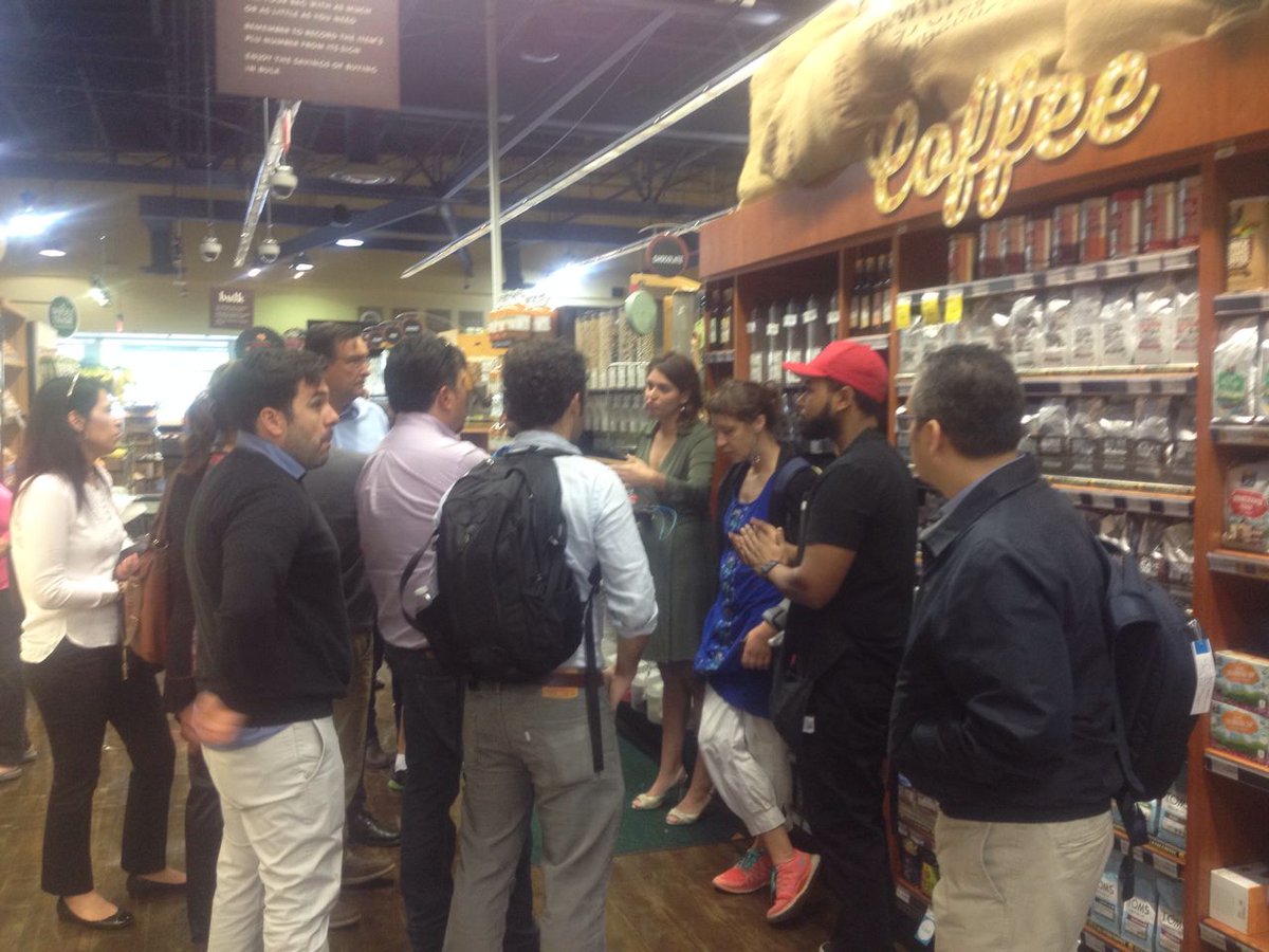 foodsfromchile's tweet photo. Empresarios chilenos visitan @WholeFoods en la misión productos orgánicos, del mar y Sabores de Chile para conocer tendencias #ChileWeek https://t.co/E367dKFR1w