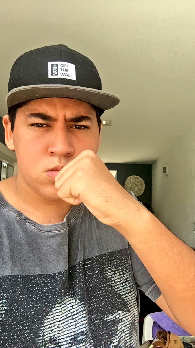 dedejamalrj's tweet photo. Partiu comprar o ingresso p jogo! Se tiver fila grande vai voar soco 👊🏽 #tyf15 #barrarecreiojpa https://t.co/YyenI4lPmK