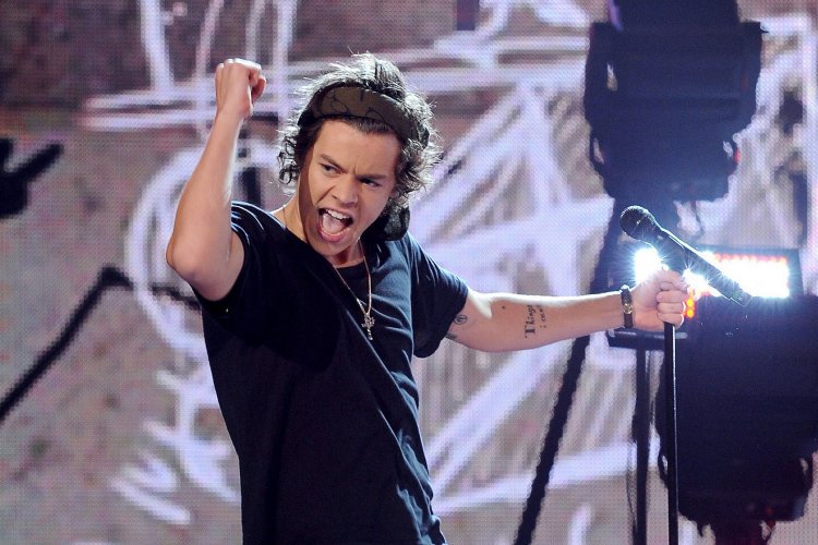 Hazza_flowers's tweet photo. в универе VS в соц. сетях

#ARIASONEDIRECTION https://t.co/GuPfSFTWbb
