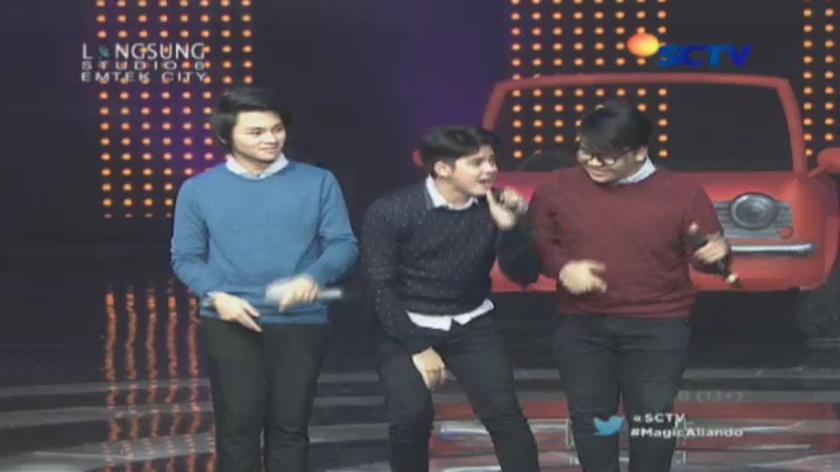 Tinggi nya sama njirr😂😂 <a href="/alysyarief/">Aliando Syarief.</a> <a href="/TeukuRyz/">Teuku Ryzki</a> <a href="/AlvaroMaldini1/">AlvaroMaldini</a> #MagicAliandoSCTV