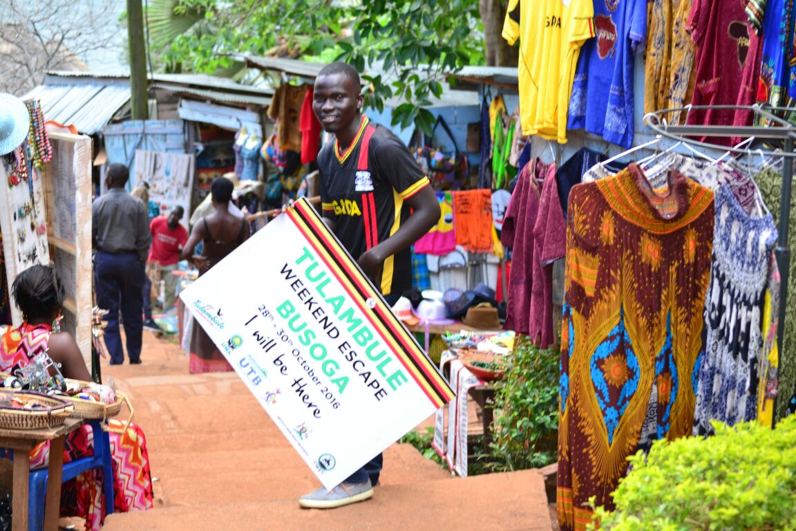 BusogaTourism's tweet photo. #TulambuleBusoga The fashions already at afair price for the tourists..wa wa wa @Tourismuganda @misstourismUga  @jinja_ug @Marouganda https://t.co/5qU4hsxtpa