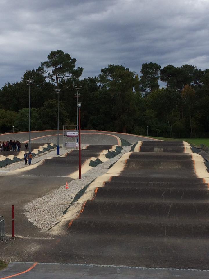 BMXPernois's tweet photo. Stage féminin Vaucluse/Bordeaux #BMXPernois #Mathildebernard #morganetessamartinez #sielvanderwelden #georgiabeal #cyrielleeloincamussi https://t.co/GbT8ik8SsT