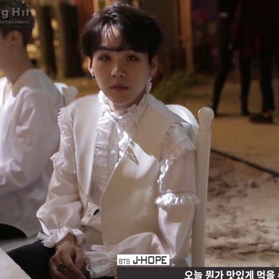 Suga_s_Diary's tweet photo. Dear diary,

When you're about to drop the illest sonata of the 18th century.

SUGA. https://t.co/WZu5YUoom5