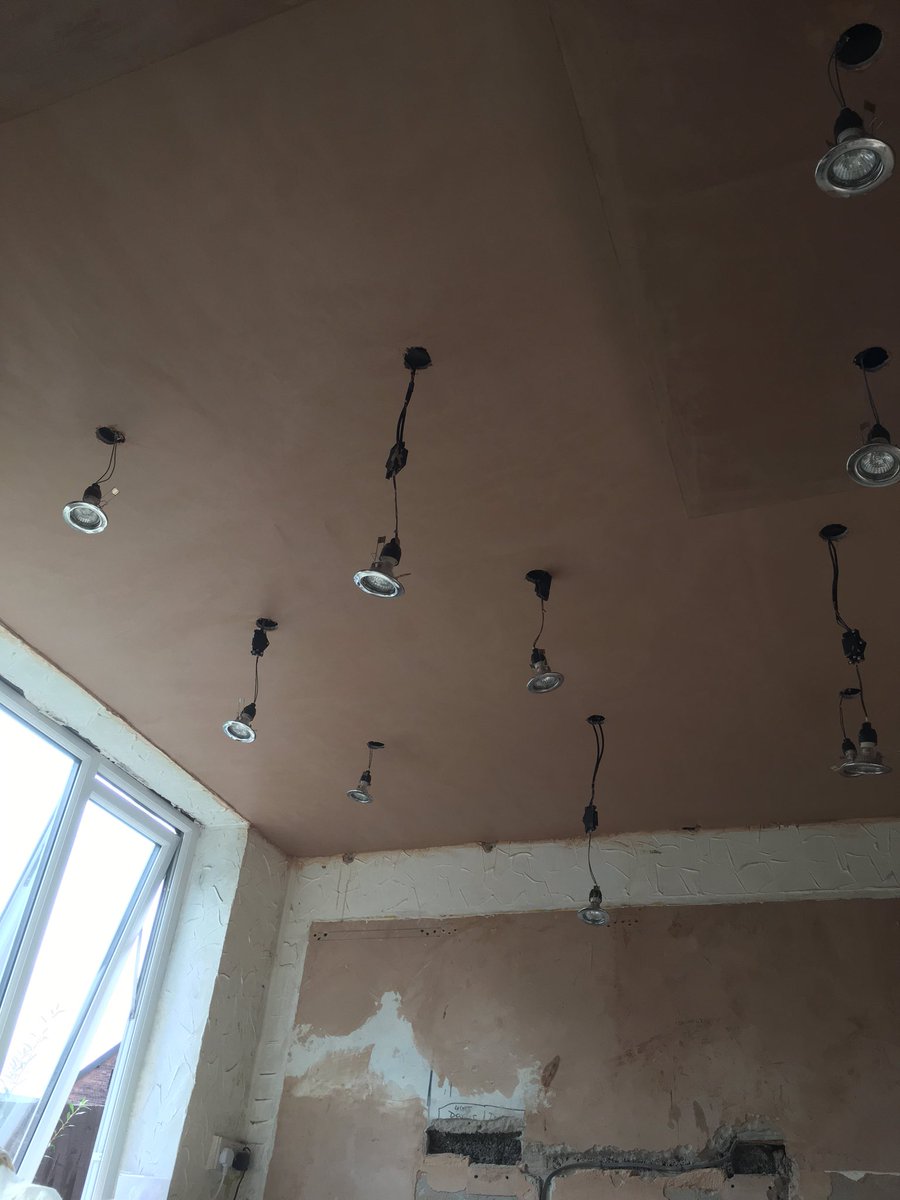 TCPlastering1's tweet image. Angles and spotlights everywhere!!! 😱 customer put boards wrong way round 👏🏻
Got there in the end #plastermaster #sthelens #happycustomers