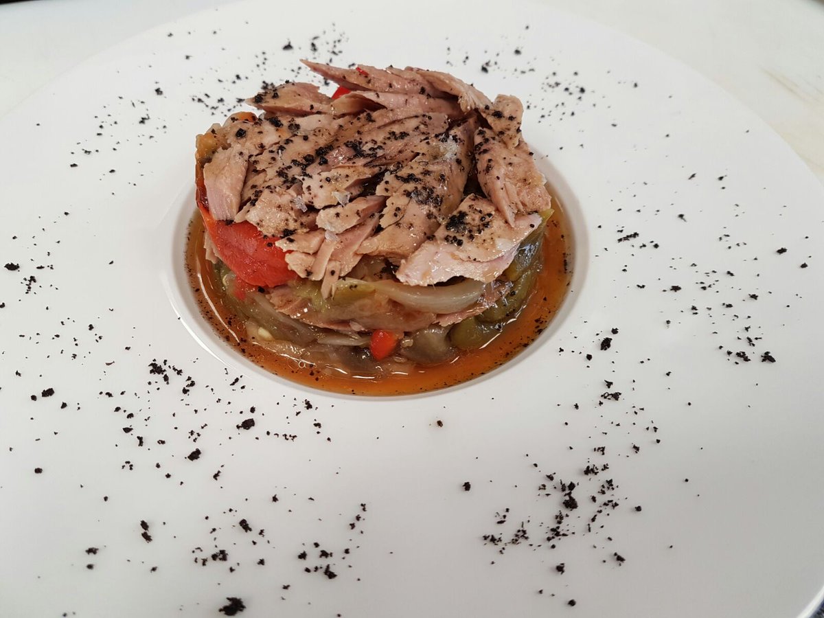 360elrubio's tweet photo. Hoy puede no ser un miércoles cualquiera si vienes a tomar el aperitivo a #ElRubio360. ¡Para los mejores paladares! ☺ #Experiencia360 🍺🍺 https://t.co/2Dv2Ymwf4w