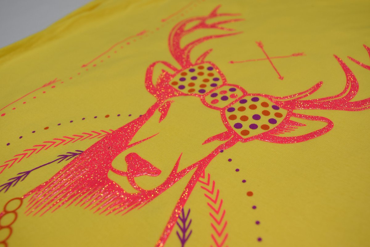 sPrintTextile's tweet photo. Glitter ink screen print! #glitter #ink #print #gelprint #gel #silkscreen @mrcompanies @trendzilla1 #logoprint https://t.co/ROP8Mxori5 https://t.co/ct43jD1mCO