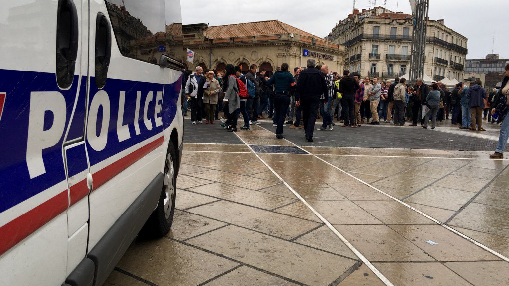 myMetropolitain's tweet photo. #Montpellier #Colère : @policiers @pompiers et @citoyens dans la rue https://t.co/oxkfkQElgM https://t.co/U6f81vXNhY