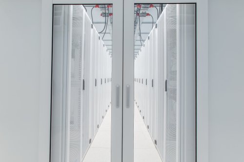BasefarmNorge's tweet photo. Ut i #skyen #publiccloud med lokalt #datasenter? Hør på @Microsoft og #Basefarm@ComputerworldNO #CIO Datasenter! https://t.co/2L74ilCHYP https://t.co/aRYCca1Cf0