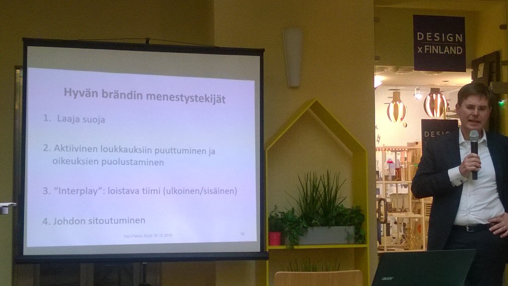 KatiRepo's tweet photo. Hyvän brändin menestystekijät #rysä2016 #kreamhelsinki #karipekkasyrjä #aineetonomaisuus #kaupallistaminen https://t.co/QKEYBZkLLV